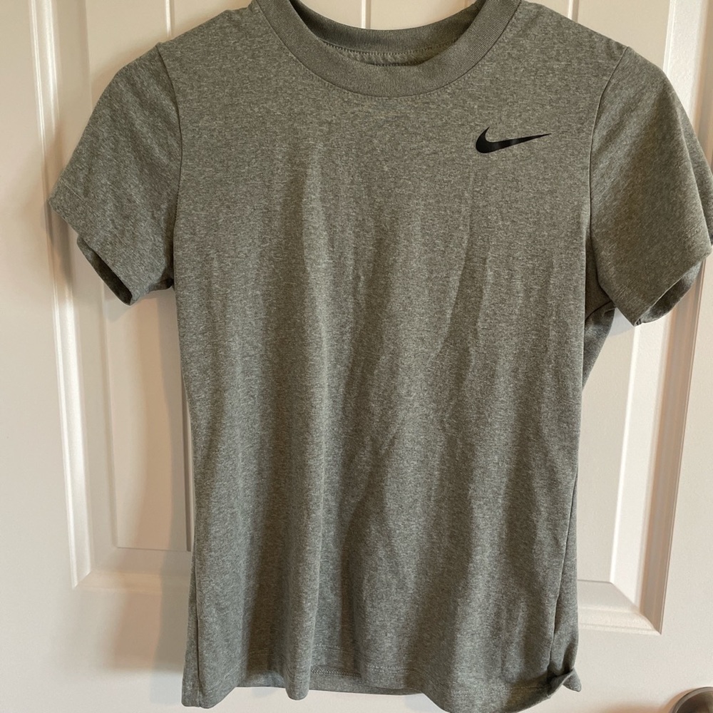 Women’s XS DriFit Nike tee